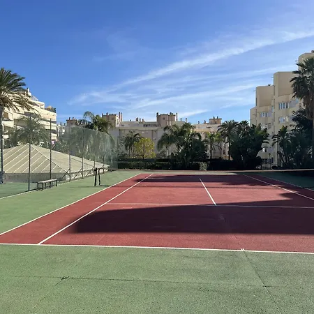 With Pool, Tennis & Gym By Homing Apartman Torremolinos